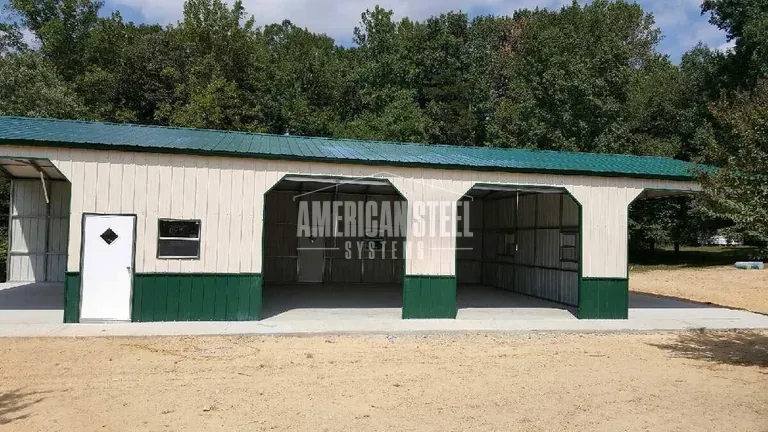 Three-bay open Steel Building